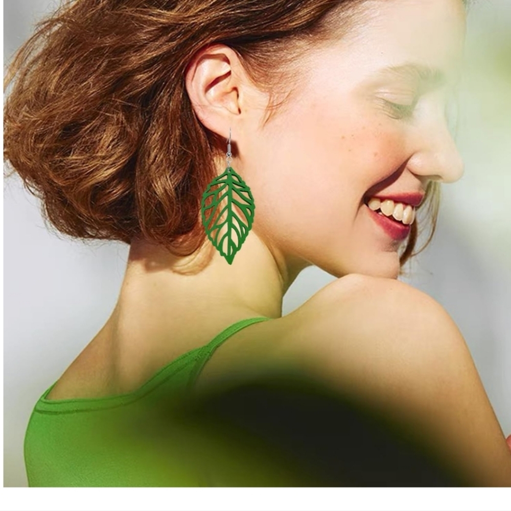 Elegant Green Leaf Earrings - Picture 2 of 5